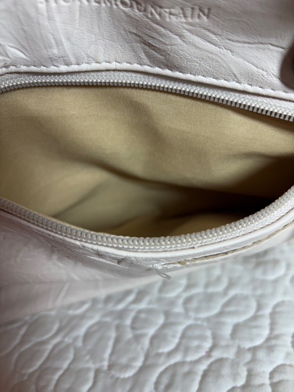 Stone Mountain Accessories Cream and Black Two-Tone Tote - Picture 5 of 9